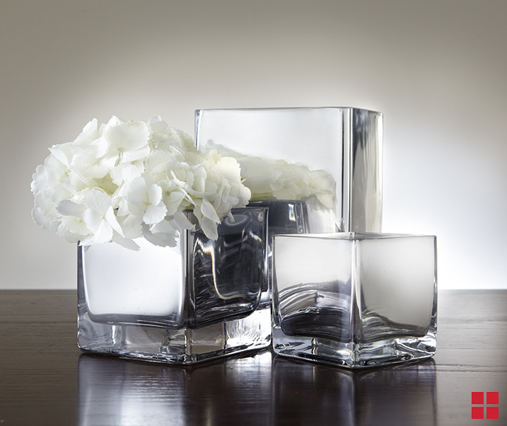 Vases painted with mirror effect paint